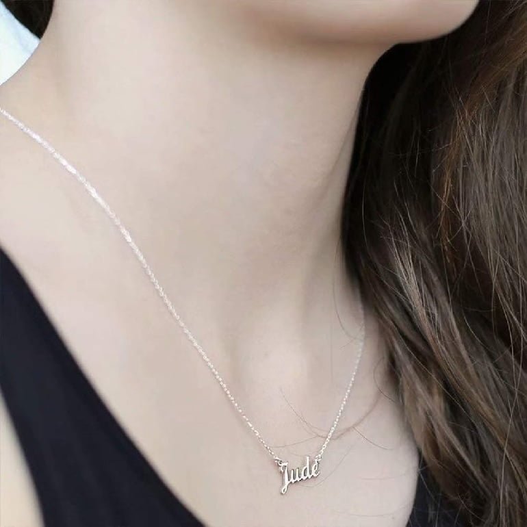 The Ultimate Guide to Customized Name Necklaces and Personalized Pendants